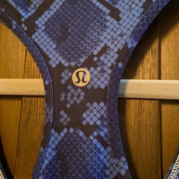 Lululemon🍋Cool Racerback in Mini Ziggy Snake Pipe Dream Sapphire Blue - Picture 6 of 6